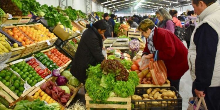 Imacec: Actividad económica registra crecimiento de 3,5% en abril