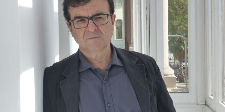 El escritor Javier Cercas, elegido para ocupar la silla R de la RAE