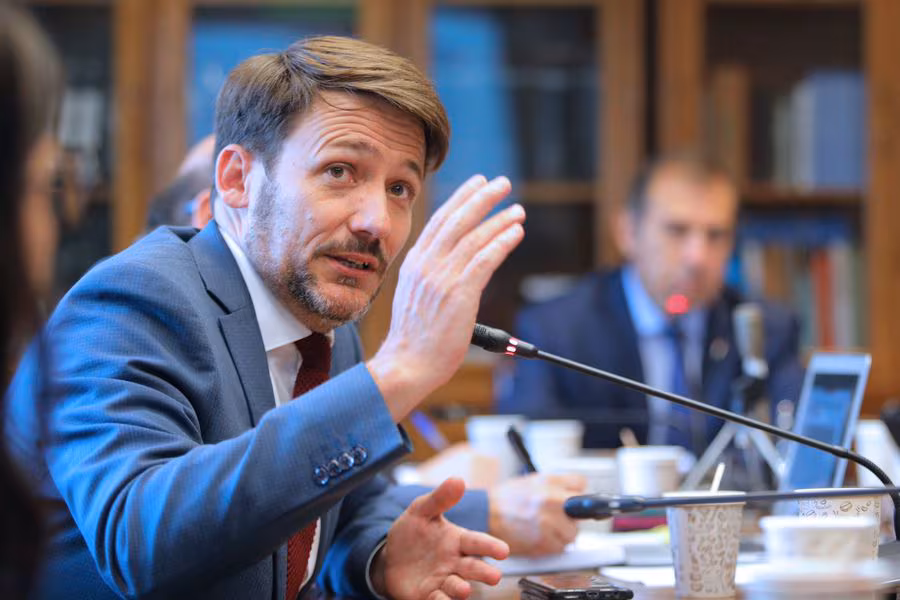 Ministro de Energía y alza del precio de la luz: «Ajustes de este tipo tienen que hacerse igual, aunque haya elecciones de por medio»