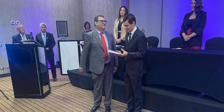 Esta noche se realizó la ceremonia de cambio de mando del Rotary Club Iquique