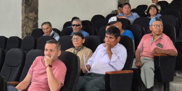 Bienes Nacionales capacitó a funcionarios municipales y vecinos de Camiña