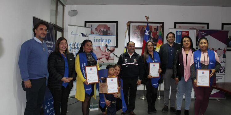 Teck y AII entregan diplomas a alumnos graduados Programa de Nivelación de Estudios 2023