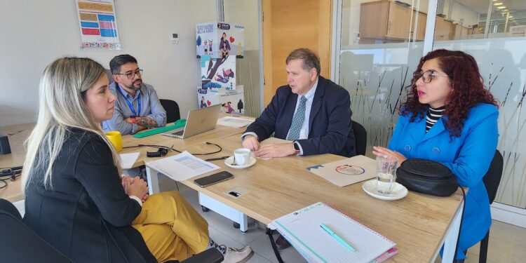 Servicio Protección de Tarapacá se reúne con Consulados de Bolivia y Colombia para generar acciones colaborativas