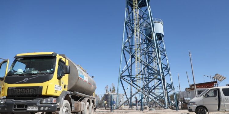 Municipalidad de Iquique apoya a festividad de La Tirana con transporte de agua potable