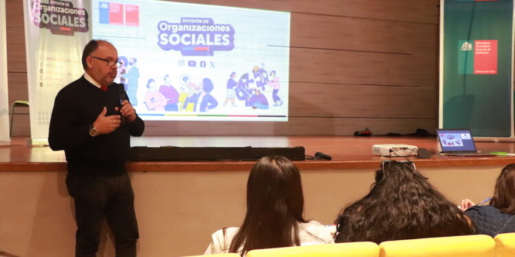 Capacitan a Centros de Padres y Apoderados de Iquique en formulación de proyectos