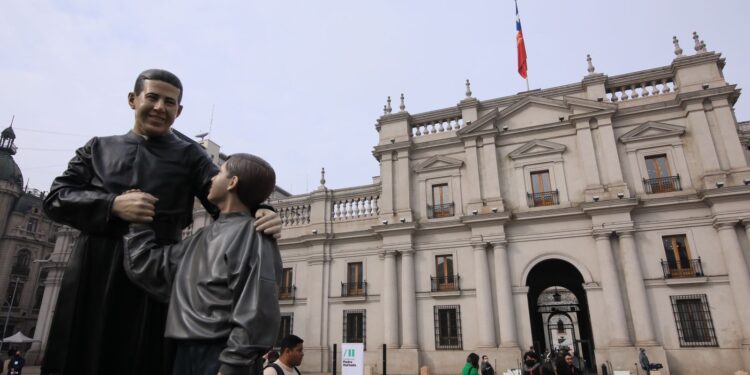 Fundación Padre Hurtado invita a la comunidad de Tarapacá a cambiar la mirada