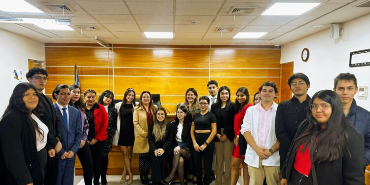 Defensoría Regional de Tarapacá copatrocinó simulación de juicio oral con futuros abogados