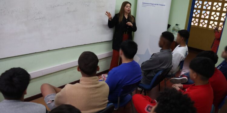 Tarapacá: Jóvenes en internación provisoria y régimen cerrado recibieron charla por parte de la Defensoría Regional
