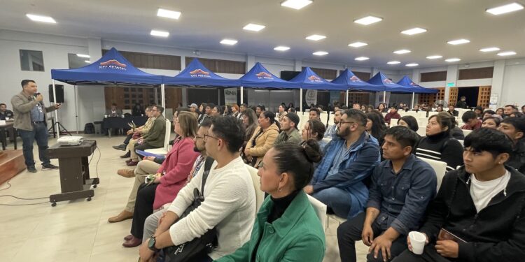 Corfo presentó programas a estudiantes técnicos agrícolas, universitarios y agricultores