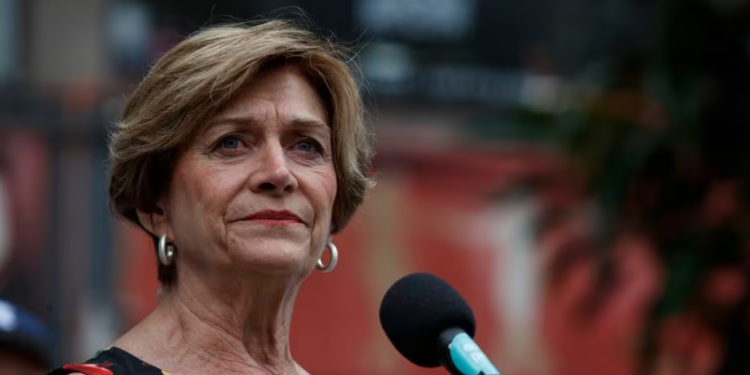 Encuesta Cadem: Matthei lidera en intención de voto espontáneo con 19% (-1pto), seguida por Kast con 11% (-3pts) y Bachelet con 9% (+3pts). 41% no sabe o no responde