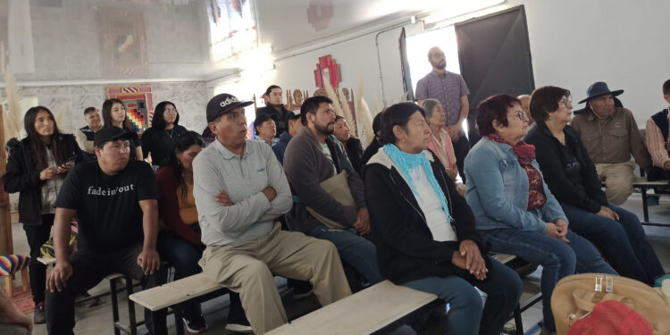 Productoras de semillas tradicionales continuarán su labor a través de las escuelas de campo de Indap