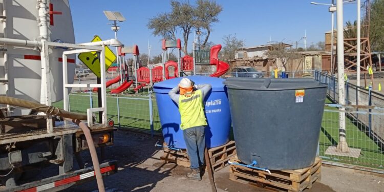 Aguas del Altiplano habilita puntos de distribución de agua potable en La Tirana