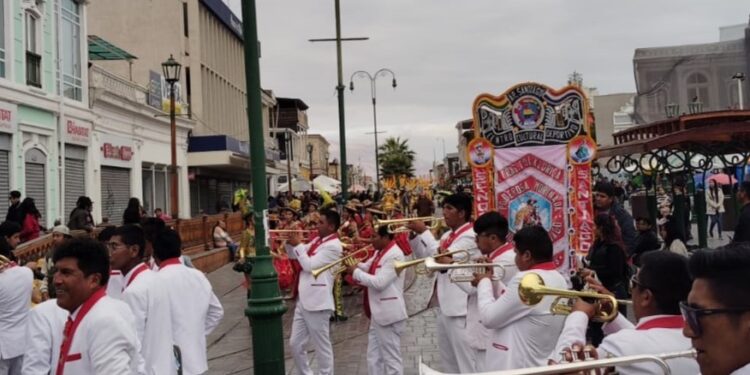 Autoridades evalúan positivamente celebración de San Santiago por comunidad boliviana