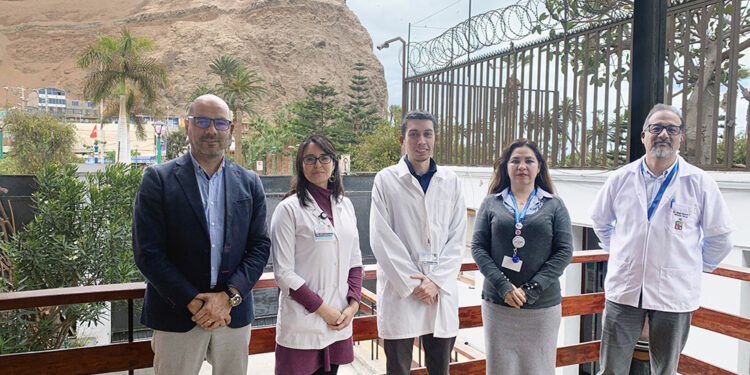 Delegado Presidencial recibió a médicos del hospital de Arica que inician becas de oncología y reumatología
