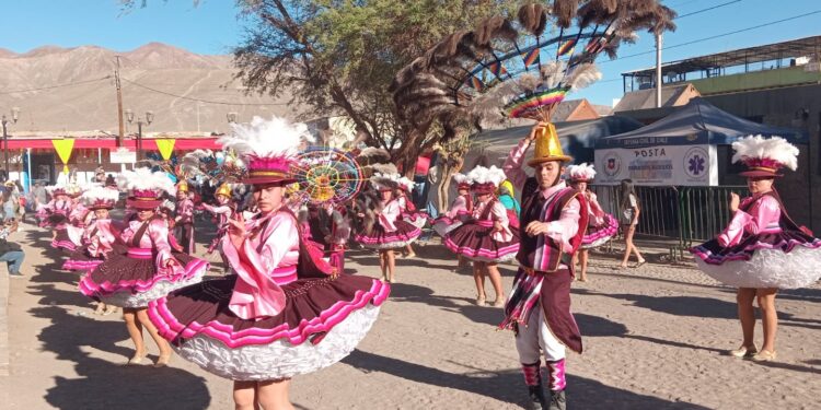 Miles de peregrinos rinden homenaje a San Lorenzo en el pueblo de Tarapacá