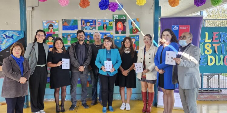 Estudiantes de la Escuela Chipana de Iquique aprenden a través del arte naif, la poesía y la música