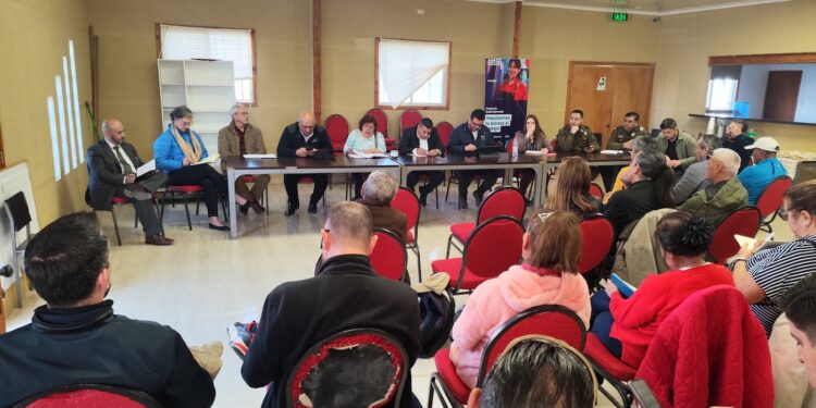 Dirigentes destacan compromiso de las autoridades con comunidades del borde costero de Iquique