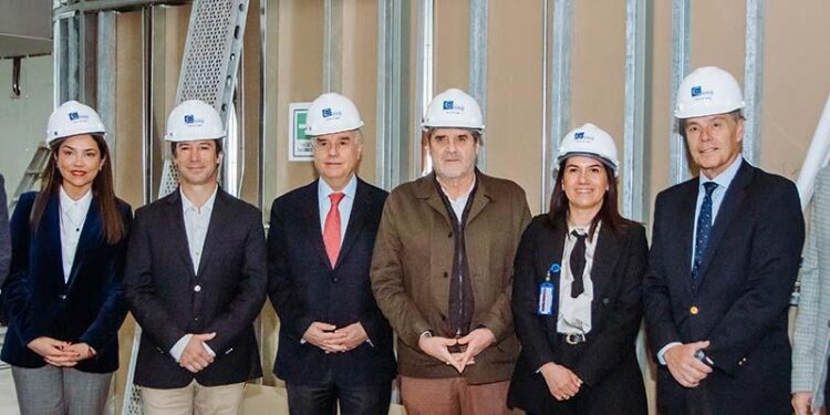 INACAP y Clínica MEDS firman convenio para potenciar Formación Técnica y tecnologías para la innovación en el sector salud