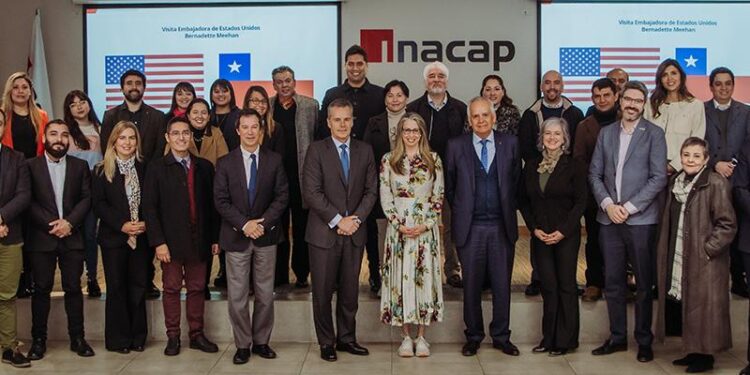 Embajadora de Estados Unidos en Chile visita INACAP Sede Renca y se reúne con profesores