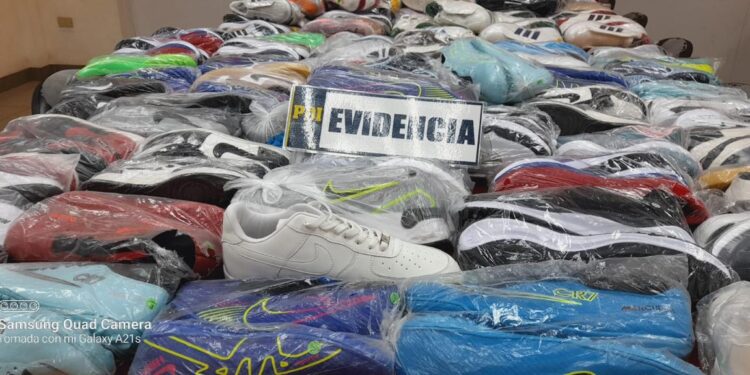 Bridepi y Bridec de la PDI incautan más de 300 pares de zapatillas falsificadas