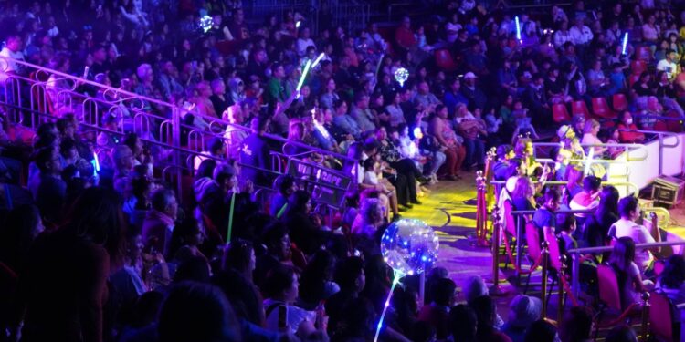Pica celebró el Día del Niño con grandioso circo sobre hielo