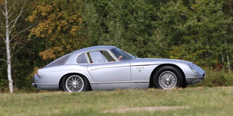 La elegancia atemporal y la aerodinámica del Alfa Romeo 2000 Sportiva cumplen 70 años