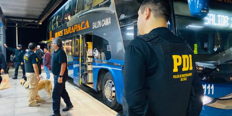 PDI detuvo a extranjero por tráfico de drogas: Portaba 118 ovoides contenedores de clorhidrato de cocaína