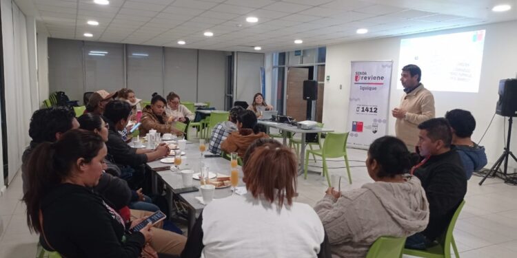 SENDA Previene Iquique capacita a dirigentes vecinales  como líderes comunitarios