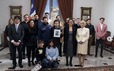 Presidente Boric recibió en La Moneda a iquiqueño campeón de cartas Pokémon: «Estamos orgullosos»
