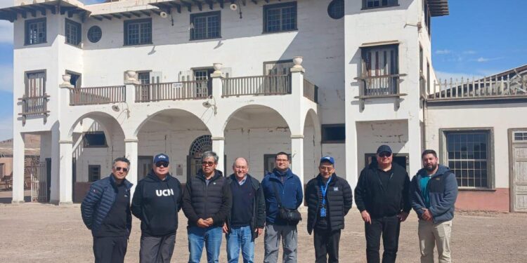 Delegación recorre Oficinas Salitreras Chacabuco y Humberstone para avanzar en preservación del patrimonio pampino