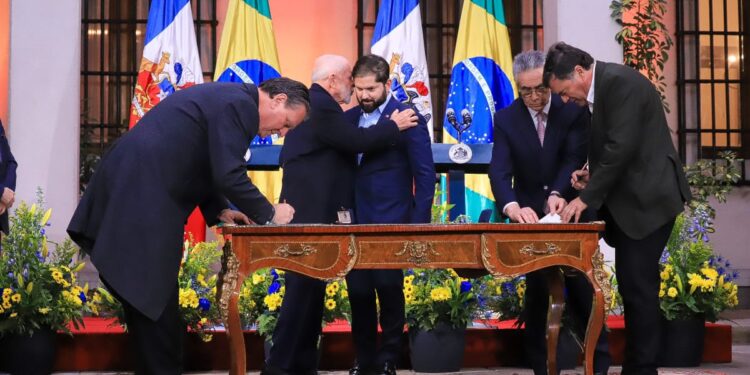 Ministros de Agricultura de Chile y Brasil firmaron serie acuerdos comerciales y de apertura de mercados de alimentos 