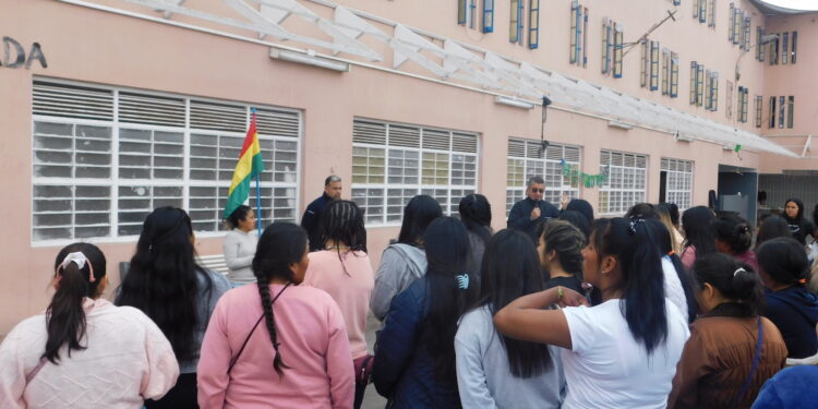 Internas bolivianas resaltaron el 199 aniversario patrio de Bolivia