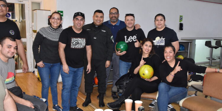 El equipo de “Adiós Tía Patty” ganó torneo de Bowling de Gendarmería