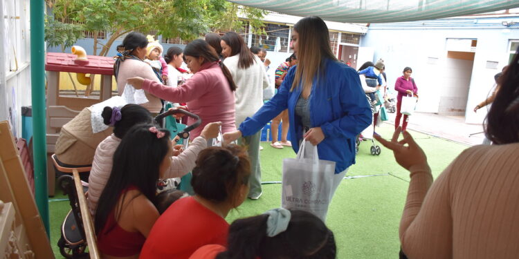 Aguas del Altiplano festejó sus 20 años con visita a sección lactantes del CCP