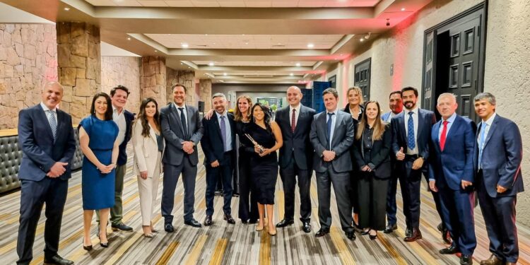 Lomas Bayas recibe el Premio SONAMI 2024 en la categoría ‘Grandes Productores’ por su contribución al desarrollo sectorial