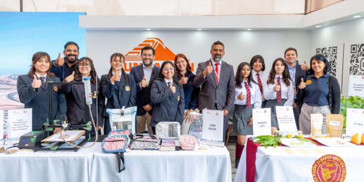 Liceos Bicentenario Juan Pablo II y Padre Alberto Hurtado presentan sus innovadores proyectos en CIMIT 2024