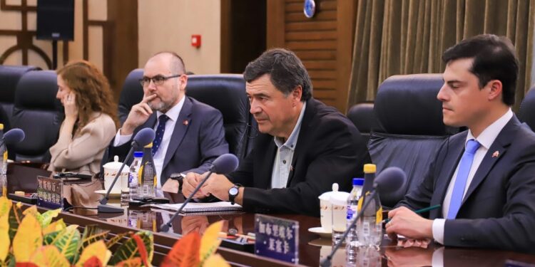 Chile y China renuevan acuerdo de la granja demostrativa de Chile en China para el período 2024-2027