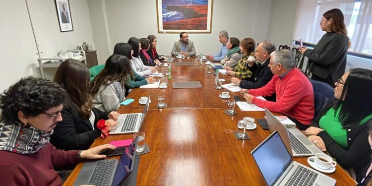 Colegio de Profesores a Ministro Cataldo: «Menos conversaciones, más soluciones»
