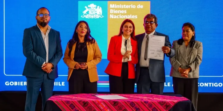Ministra Sandoval lidera histórica transferencia territorial del Estado de Chile a Comunidad Indígena de Chusmiza Usmagama