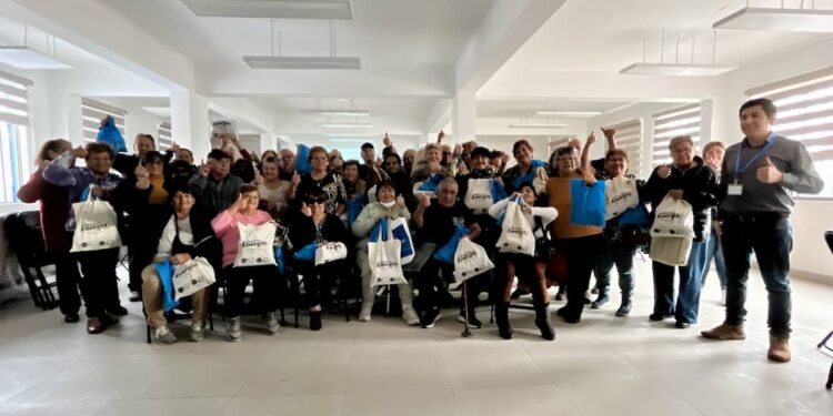 Vecinos de la JJVV Carampague se capacitan en Eficiencia Energética  