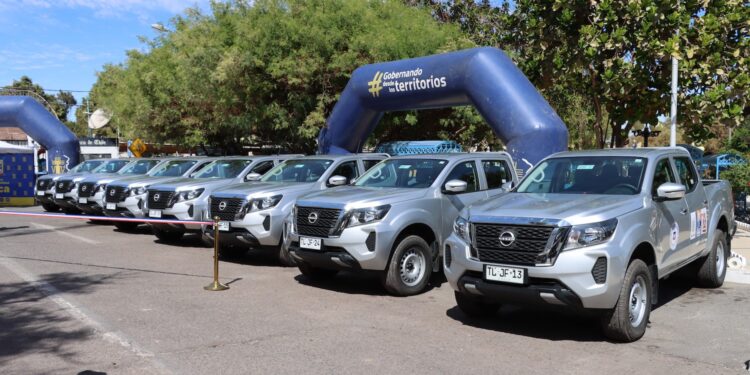  Gobierno Regional entregó 8 camionetas al Municipio de Pica