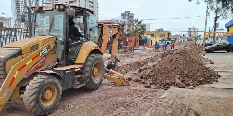 Aguas del Altiplano realiza intervención integral en calle José Miguel Carrera