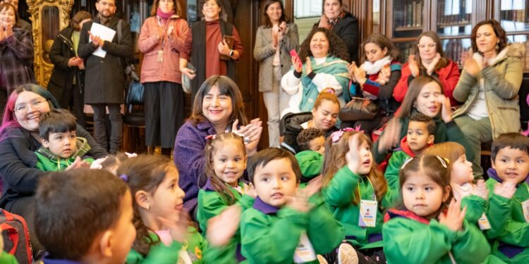Jardín de Memorias: Sé parte de la exposición ciudadana que conmemora los 160 años de la Educación Parvularia Pública en Chile