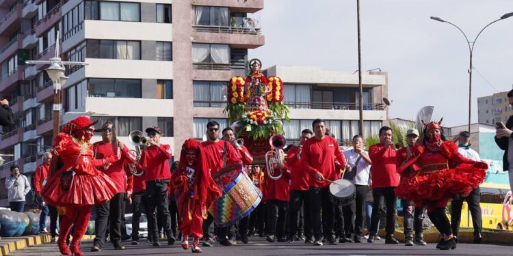 Gobierno Regional inició el mes de agosto izando la bandera en honor a San Lorenzo de Tarapacá