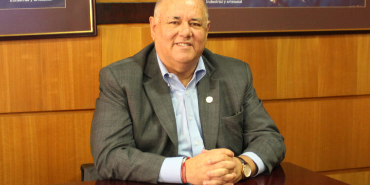 Osciel Velásquez deja la presidencia de la Sociedad Nacional de Pesca