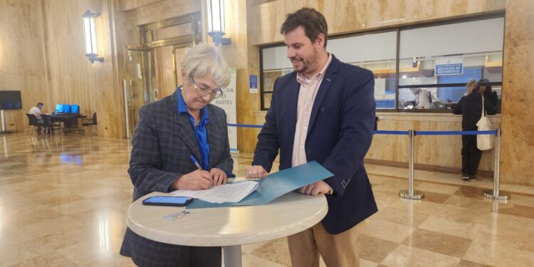 Senadora Ebensperger y ex director de Migraciones cuestionan resolución del gobierno por “desmantelar mecanismos de reconducción a extranjeros irregulares”