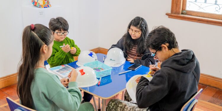 Exposición “Casco Minero” ha sido visitada por más de 2 mil 200 personas en Sala de Arte Collahuasi
