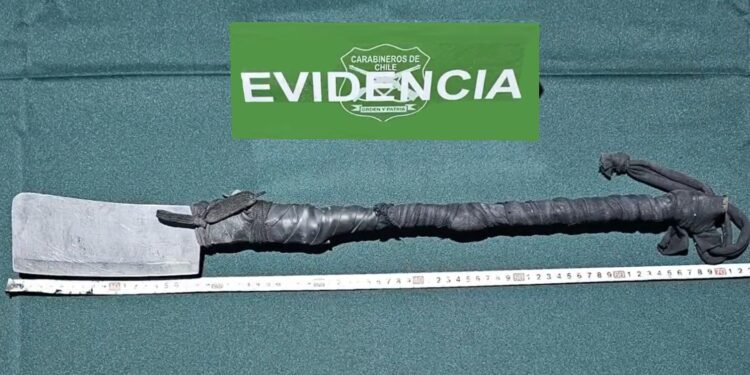 Carabineros detuvo a portador de un machete en San Martín con avenida Arturo Prat
