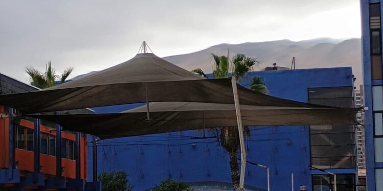 Toldos más que sucios en la UNAP