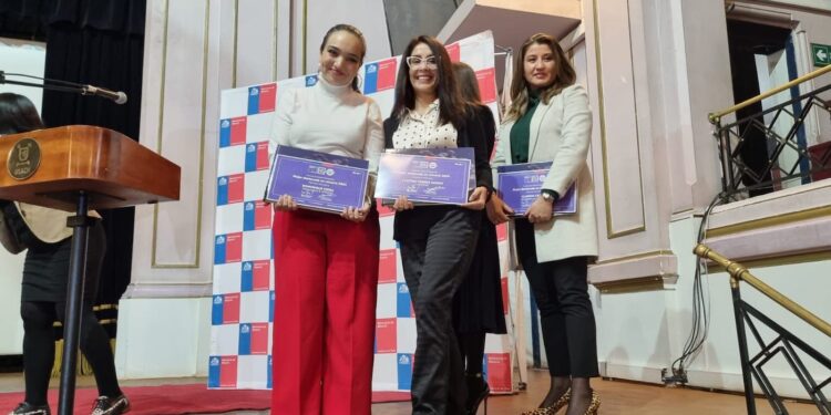 Dra. Cynthia Torres Godoy y Dominique Viera son reconocidas en premiación “Karen Poniachik: Mujer Destacada en Minería 2024”
